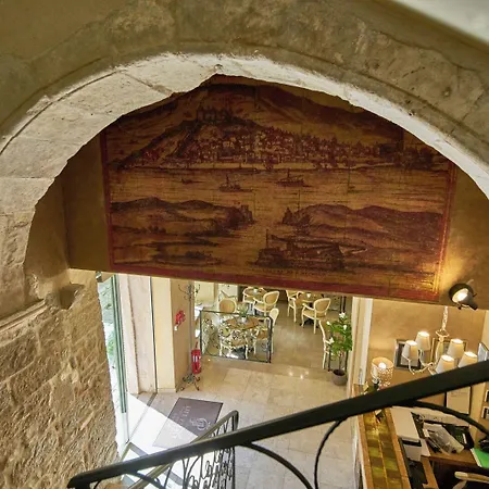 Hotel Heritage Life Palace